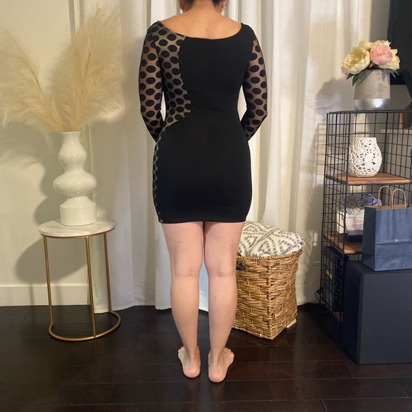 Dresses - Picture 2 of 3